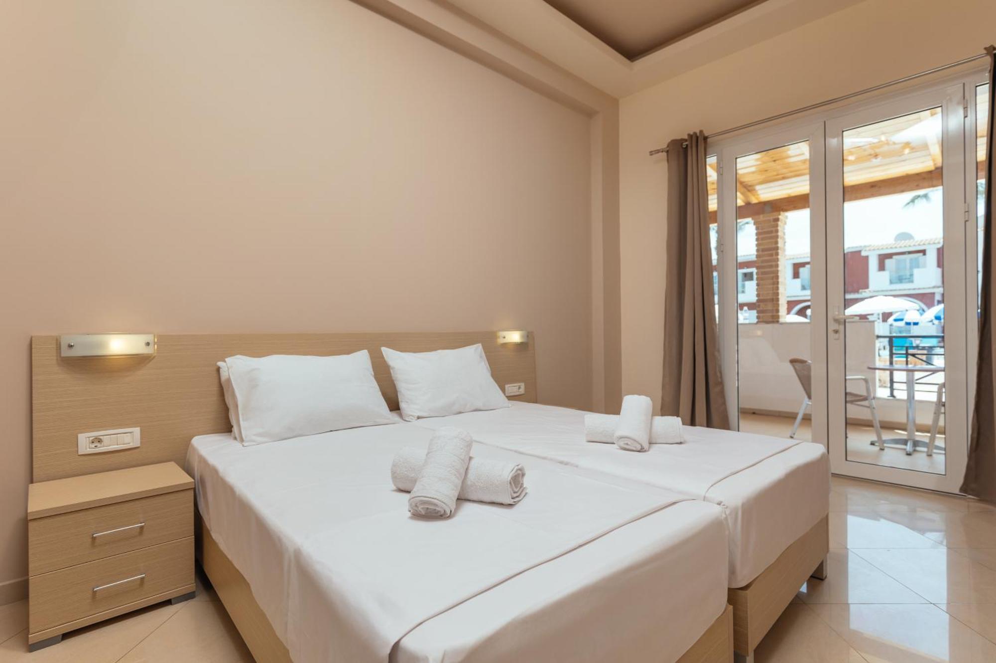 Yakinthos Hotel