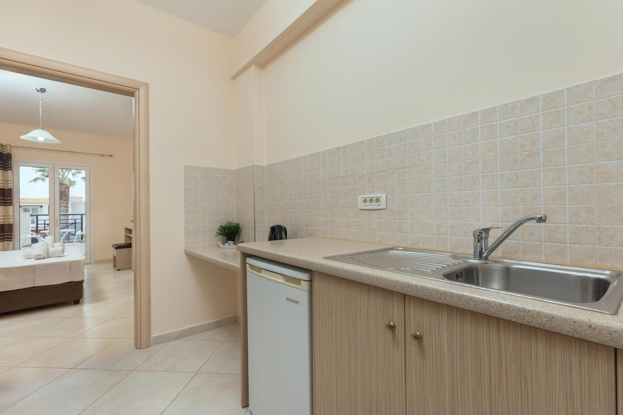 Yakinthos Hotel 3*