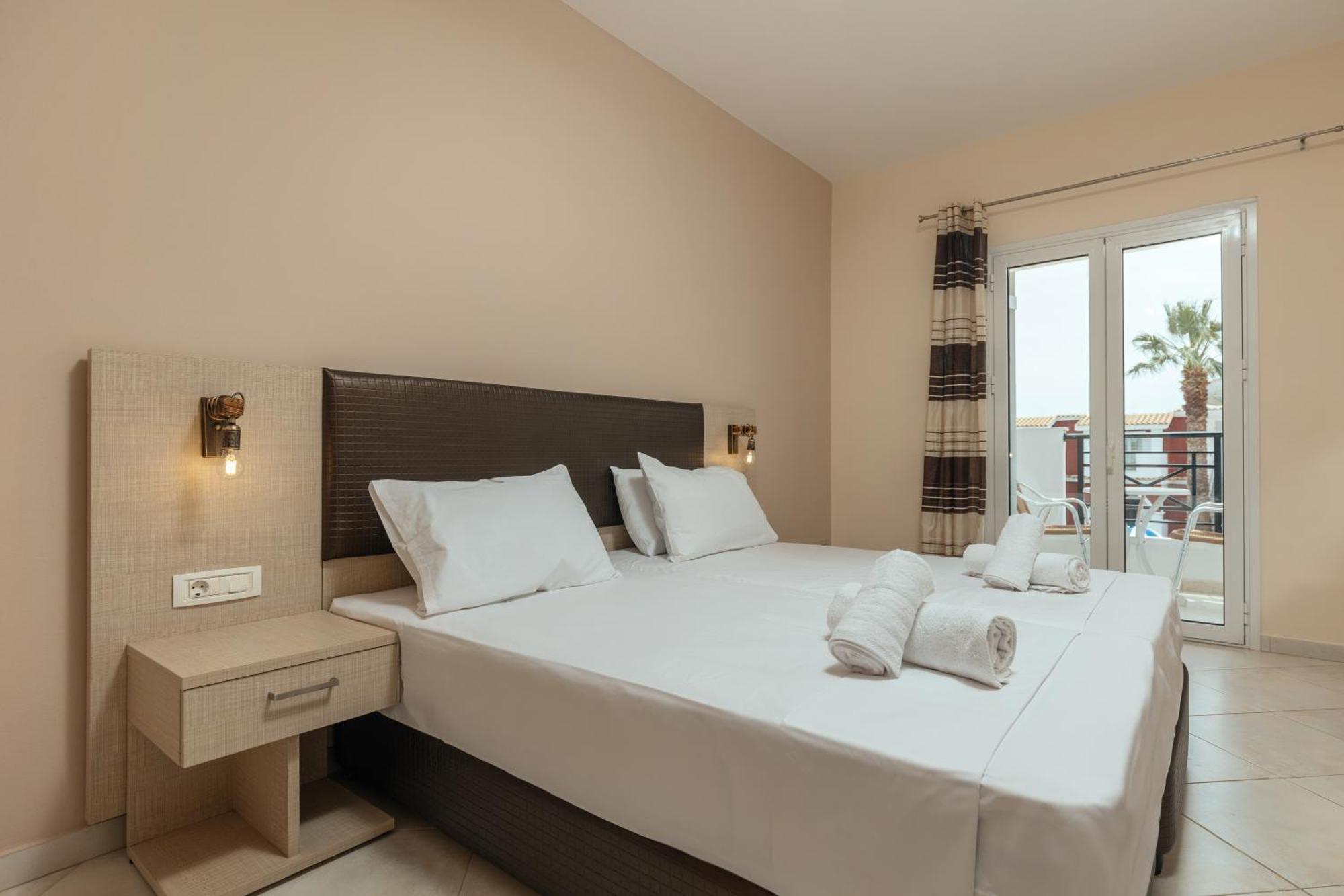 Yakinthos Hotel